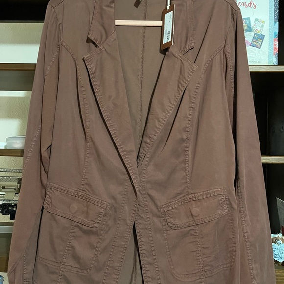 Elegant Tan Women's Blazer - Picture 1 of 6